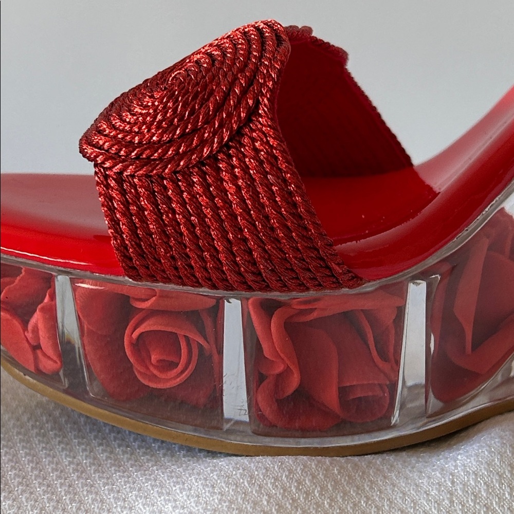 Lucite Red Women's Size 7.5 Strap Size Buckle Roses in Clear Heels Sandals Shoes - Picture 7 of 10